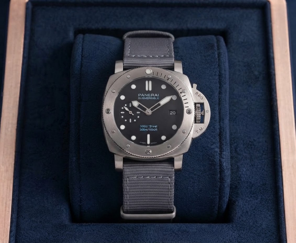 Panerai Submersible Steel Grey — NATO gris